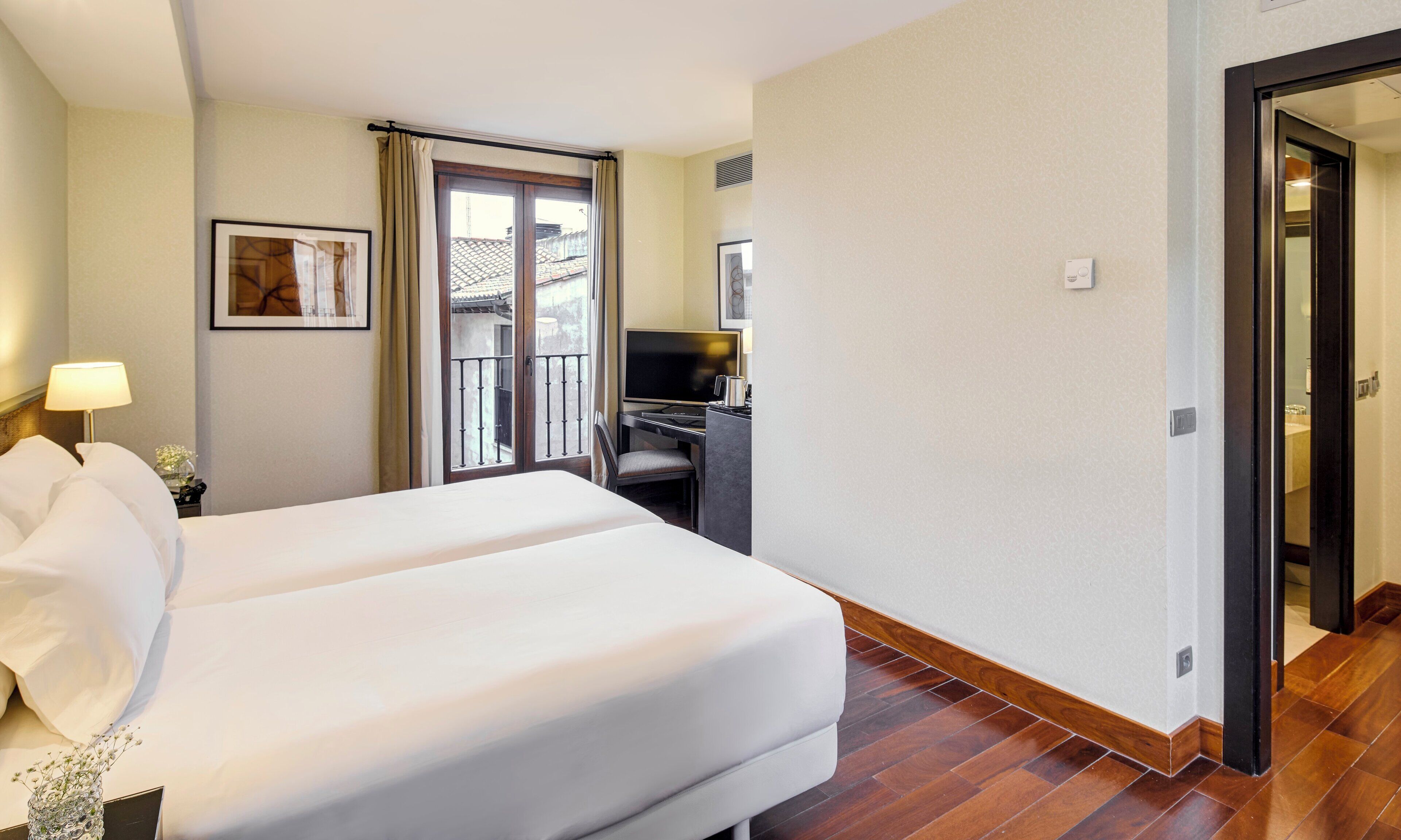 classic twin room | hypo-allergenic bedding, minibar, in-room safe, desk