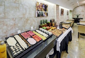 Daily buffet breakfast for a fee - Sercotel Puerta de la Catedral (Salamanca)