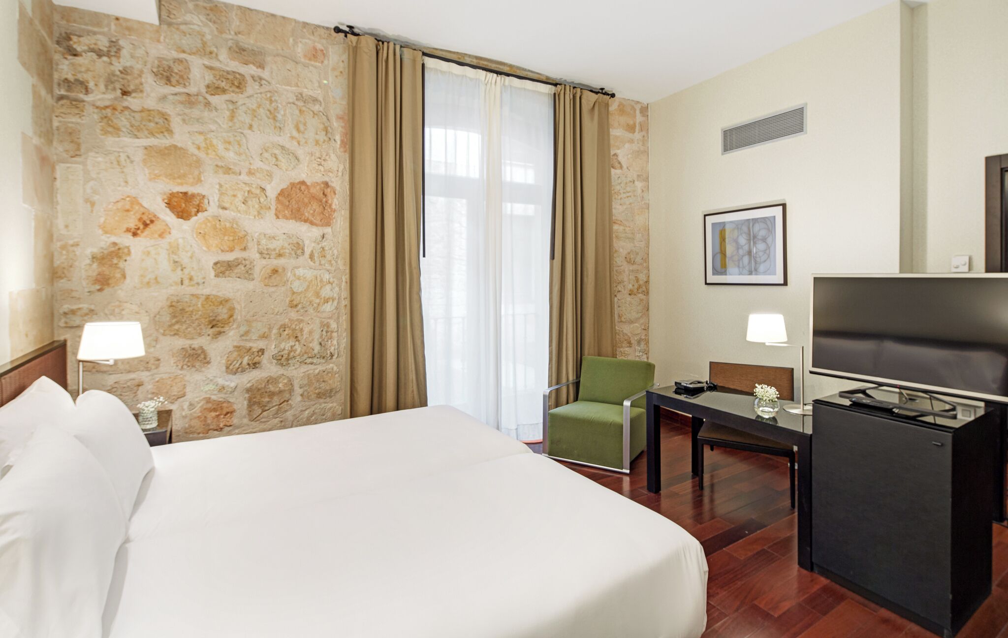 Hypo-allergenic bedding, minibar, in-room safe, desk