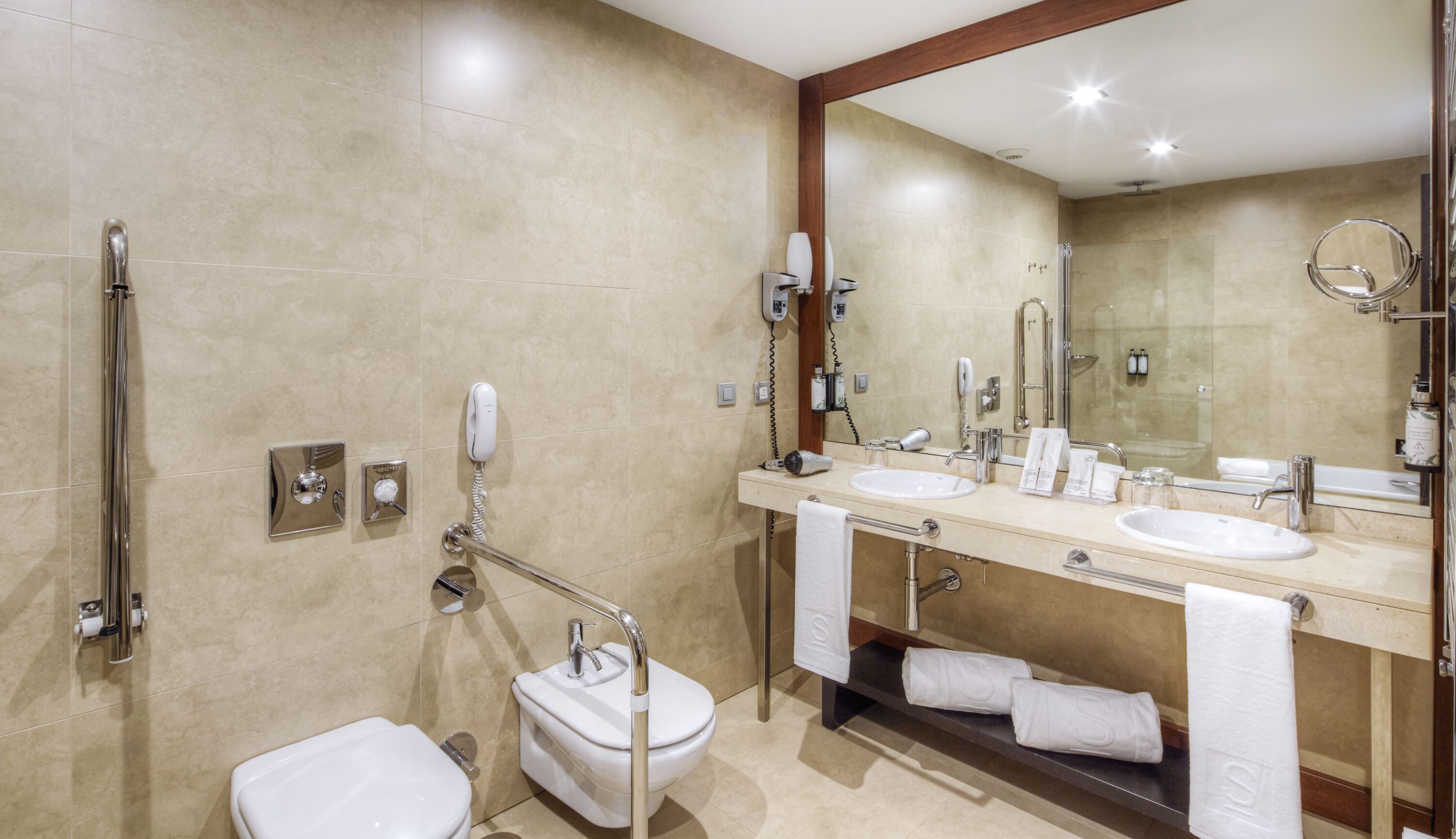 bathtub, free toiletries, hair dryer, bidet