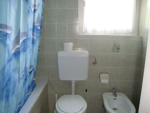 Standard Double Room, Balcony | Bathroom