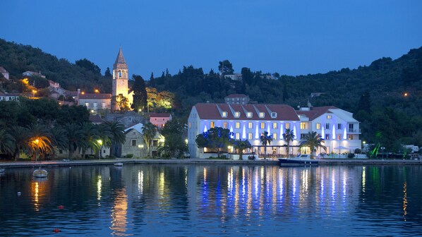 Esterni