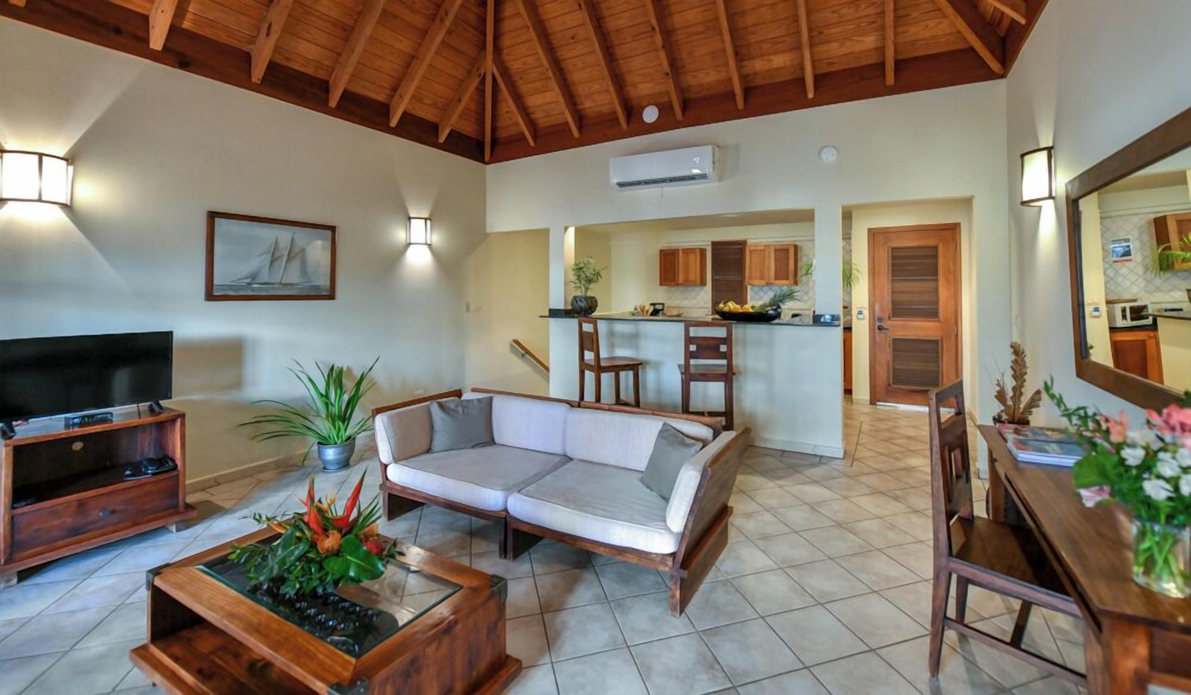 executive suite, 1 bedroom, kitchen, marina view | living area | flat-screen tv