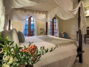 Executive Suite, 1 Bedroom, Kitchen, Marina View
