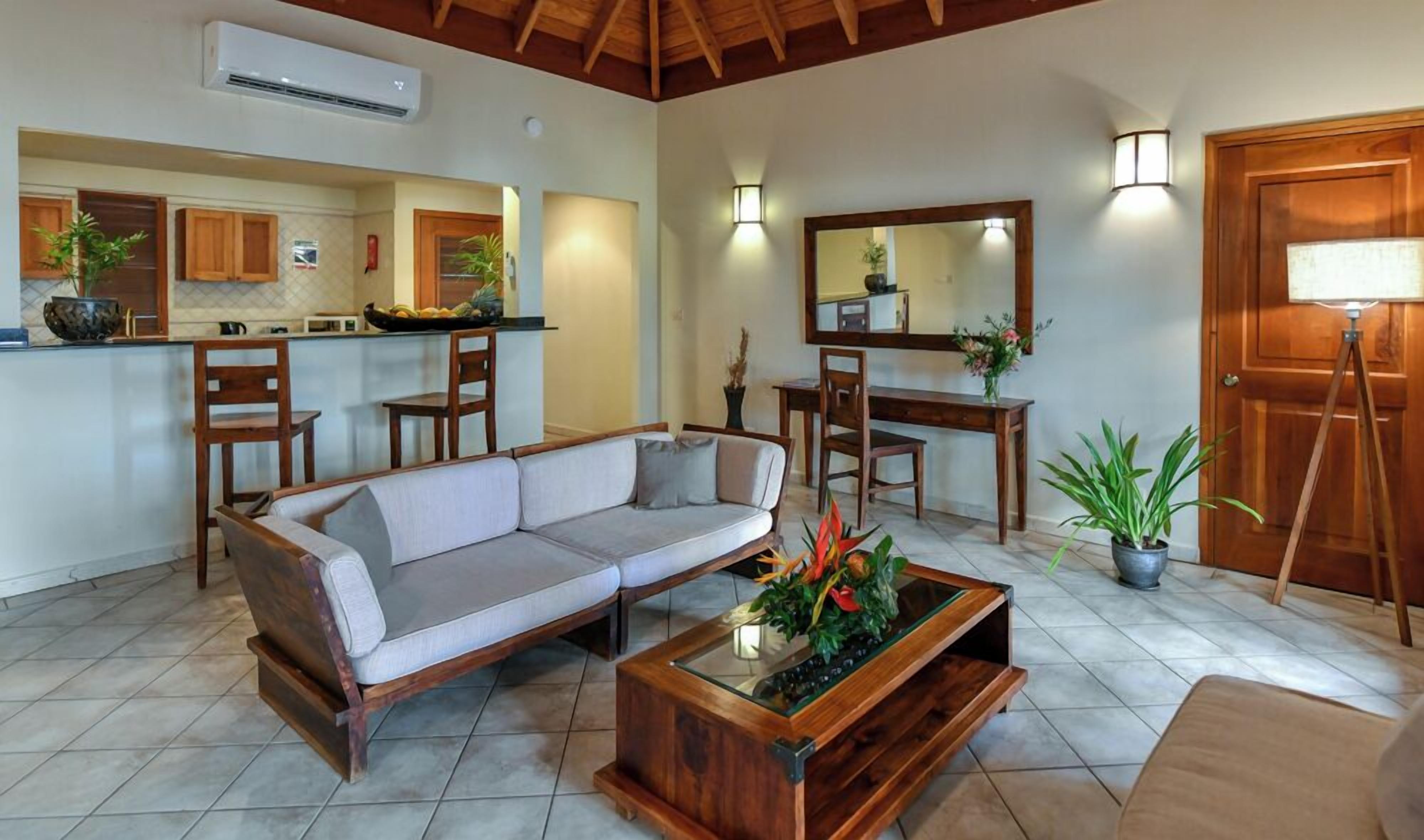 executive suite, 1 bedroom, kitchen, marina view | living area | flat-screen tv