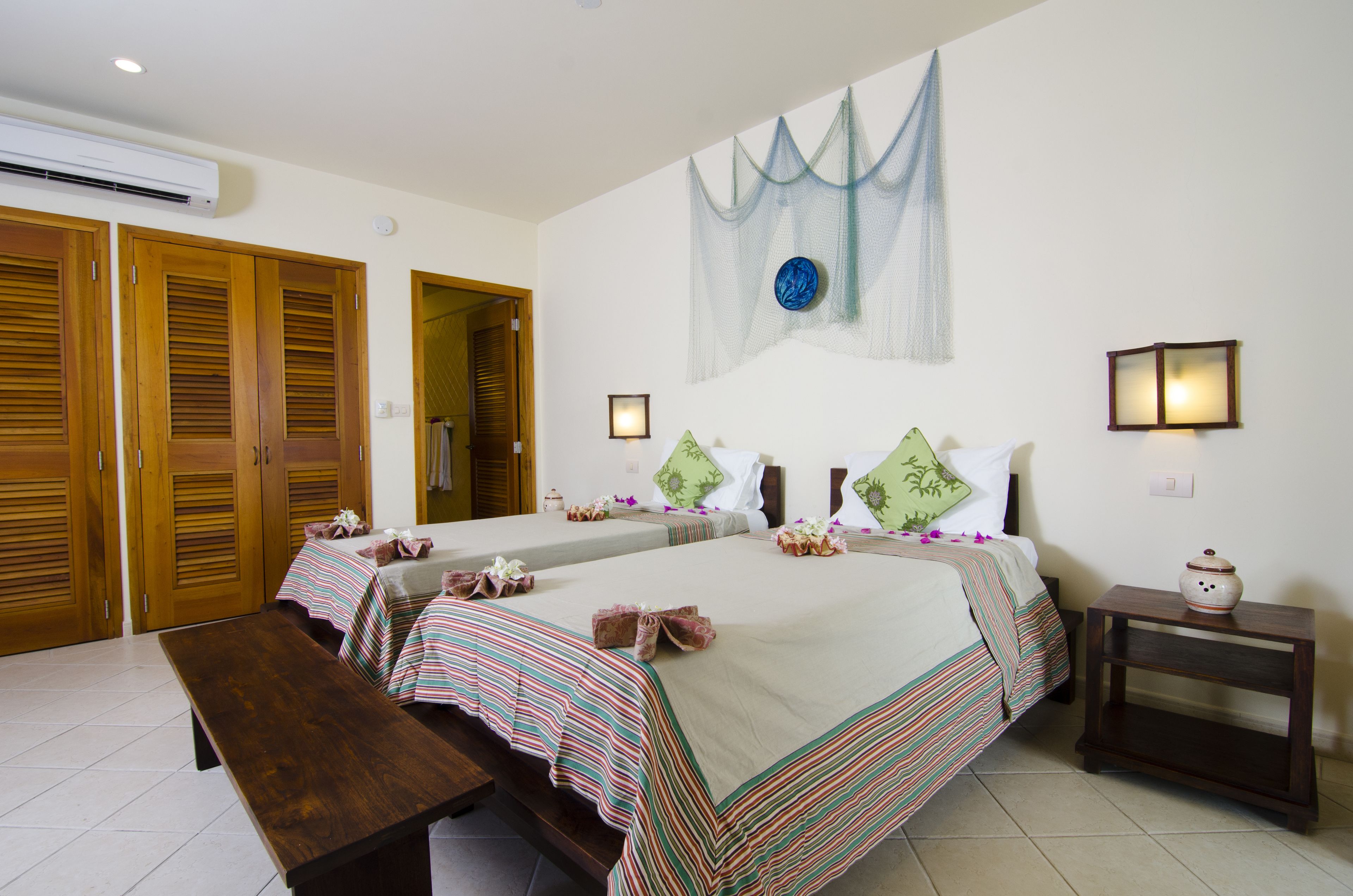 standard studio, kitchenette, garden view | hypo-allergenic bedding, minibar, in-room safe, desk