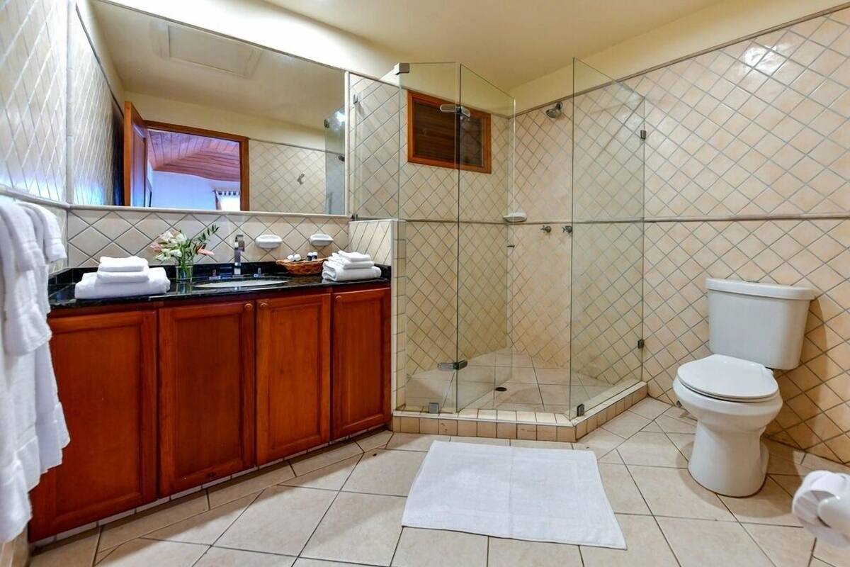 deluxe studio, 1 king bed, balcony, sea view | bathroom | shower, designer toiletries, hair dryer, towels