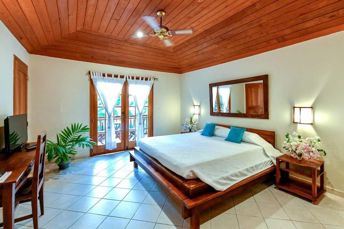 Standard Room, 1 King Bed, Patio, Ground Floor