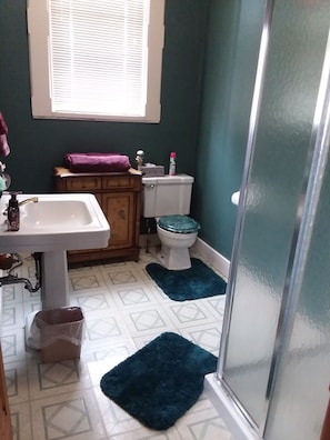 Quadruple Room, Ensuite (Oporto) | Bathroom