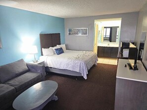 Standard Room, 1 King Bed, Lake View