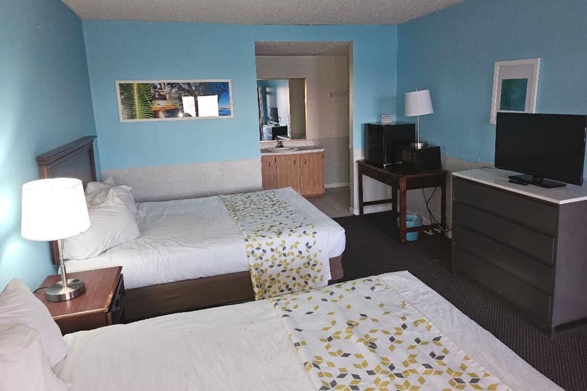 Standard Room, 2 Queen Beds, Lake View | Iron/ironing board, free WiFi, bed sheets