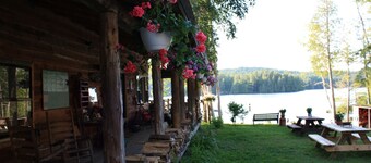 Kiwassa Lake Bed & Breakfast