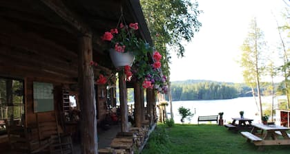 Kiwassa Lake Bed & Breakfast