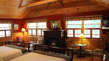 Deluxe Single Room, Fireplace (Bear Room) | 1 bedroom, individually decorated, individually furnished, desk