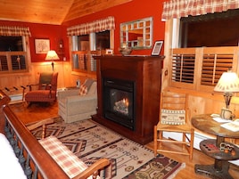 Deluxe Single Room, Fireplace (Bear Room) | Living area