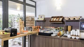 Esmorzar diari d'estil bufet (14 EUR per persona)
