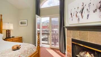 Executive Double Room, 1 King Bed | 1 bedroom, Egyptian cotton sheets, premium bedding