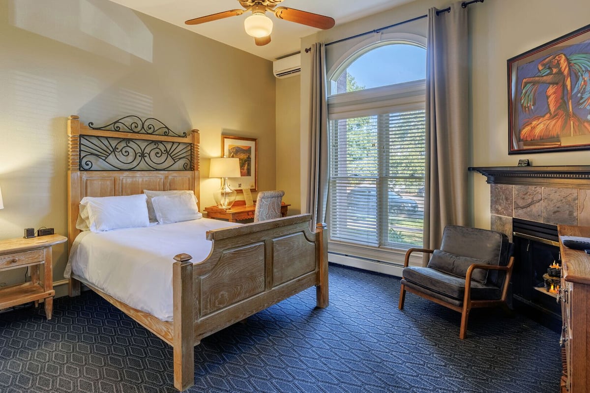 Deluxe Room, 1 King Bed | Egyptian cotton sheets, premium bedding, individually decorated