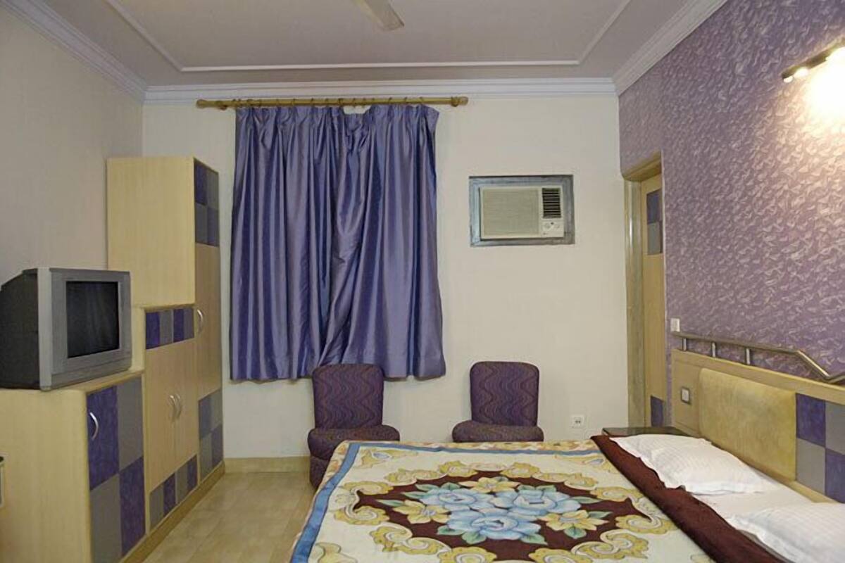 Standard Room | Minibar, desk, blackout curtains, cots/infant beds