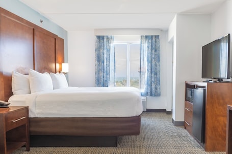 Suite, 1 King Bed, Non Smoking, Bathtub (Accessible, with Single Sofabed) | In-room safe, desk, laptop workspace, blackout drapes. Surf and Sand, BW Signature Collection