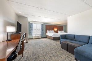 Suite, 2 queensize bedden, toegankelijk voor mindervaliden, bad (with Single Sofabed) | Een kluis op de kamer, een bureau, een laptopwerkplek