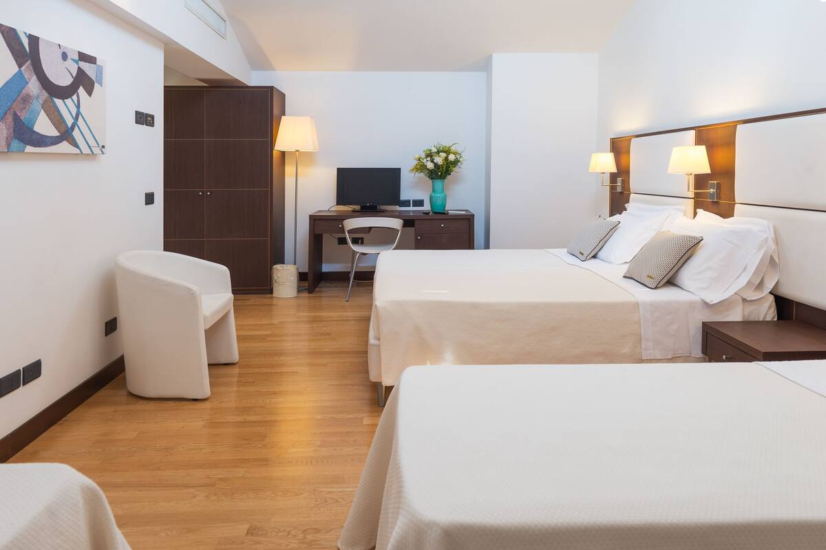 Family Room | Premium bedding, in-room safe, desk, blackout drapes