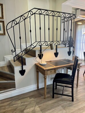 1 bedroom, minibar, in-room safe, rollaway beds - Romney Park Luxury Apartments (Cape Town)