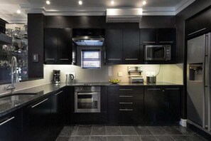 Fridge, coffee/tea maker