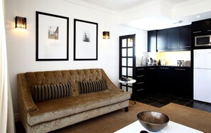 TV - Romney Park Luxury Apartments (Cape Town)