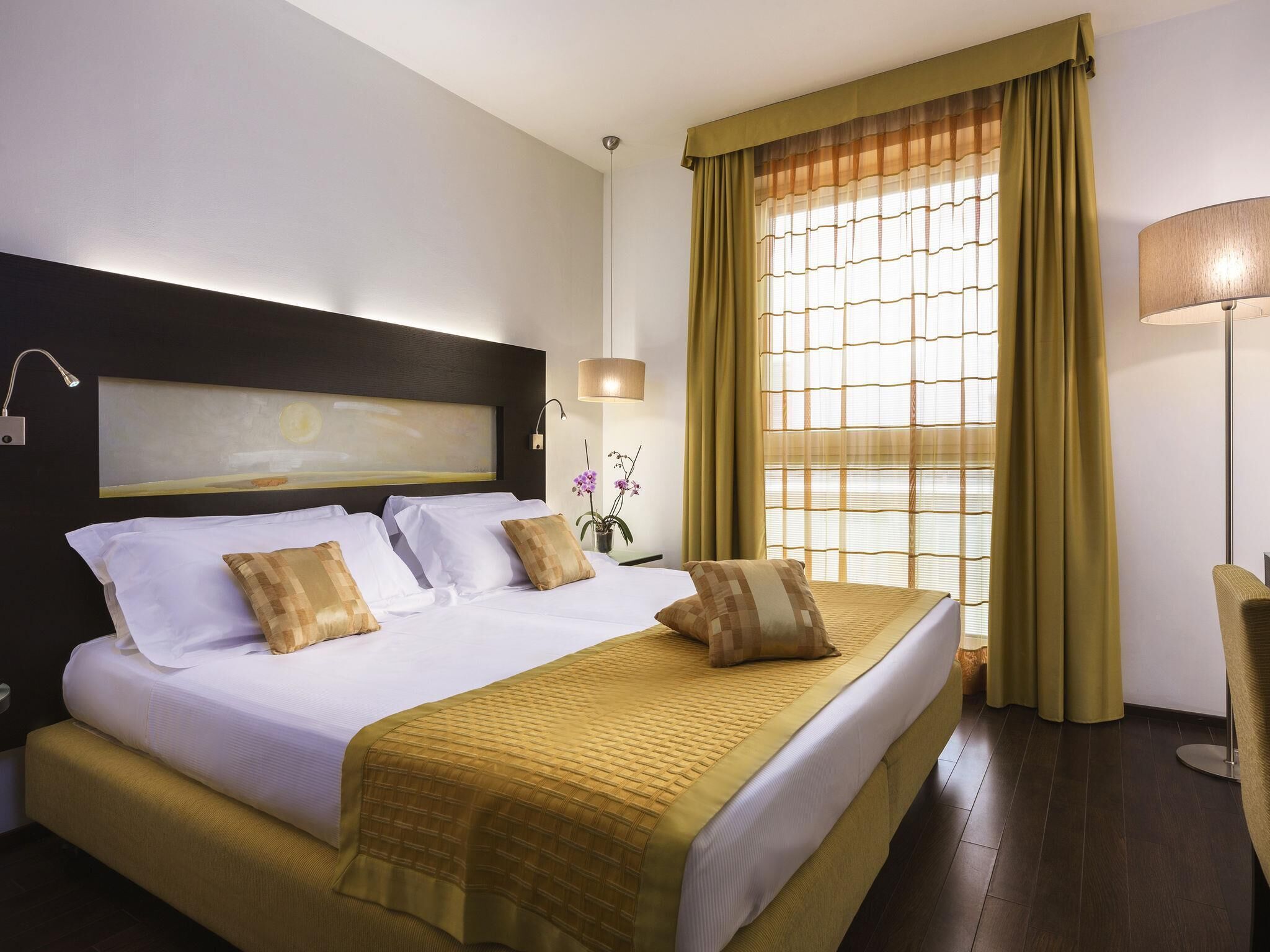 Standard Room, 1 Double Bed | Hypo-allergenic bedding, minibar, in-room safe, desk