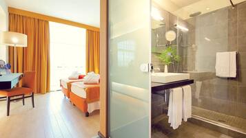 Hypo-allergenic bedding, minibar, in-room safe, desk