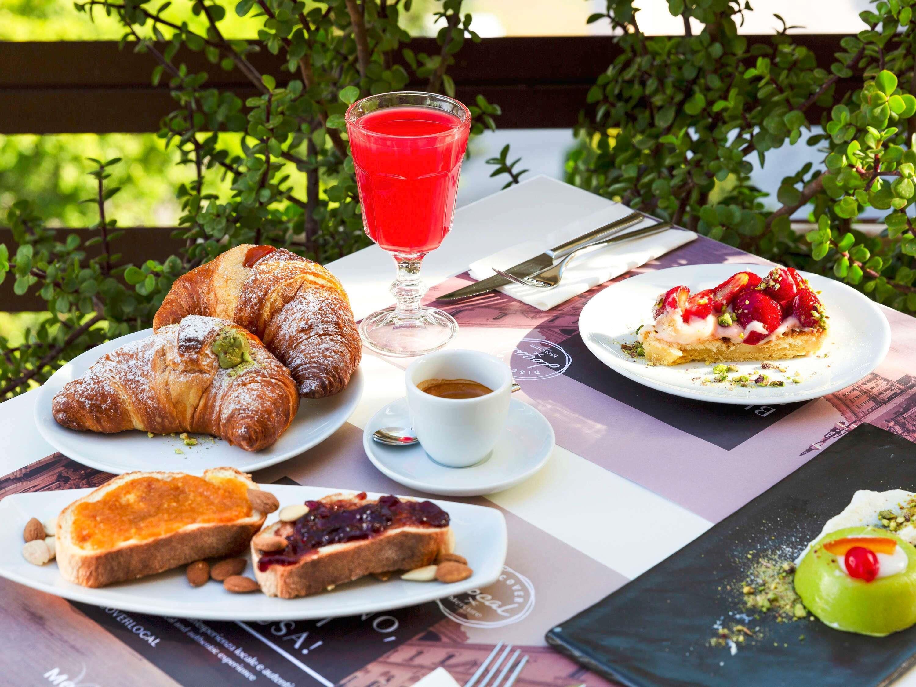 Colazione a buffet a pagamento, servita tutte le mattine 