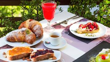 Daily buffet breakfast for a fee