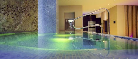 Espace de soins pour les couples, sauna, bain à remous, hammam