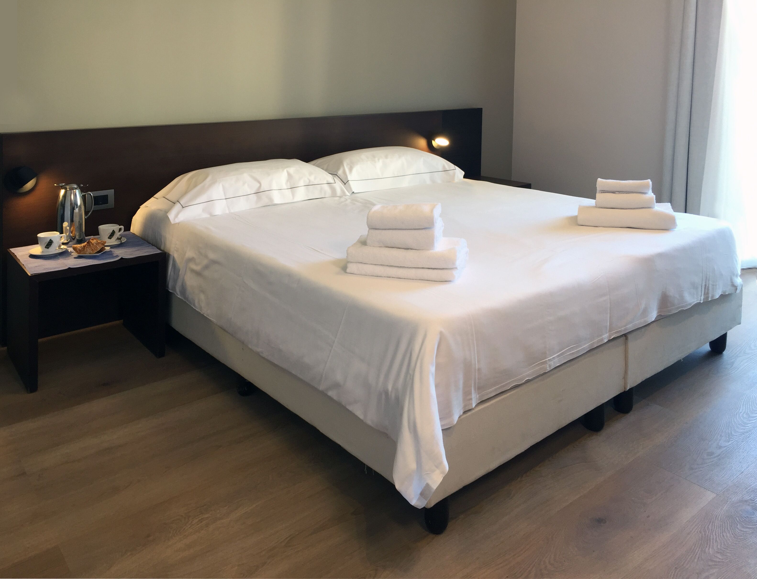 executive double room | down duvets, minibar, in-room safe, desk