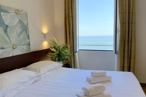 Down comforters, minibar, in-room safe, desk
