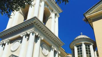 A classical building with white columns and a dome.