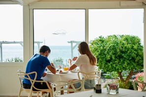 Tägliches inbegriffenes kontinentales Frühstück