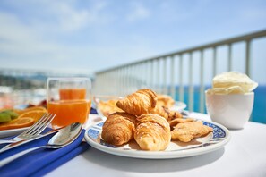 Lunch and dinner served, Mediterranean cuisine - Hotel Corallo (Imperia)