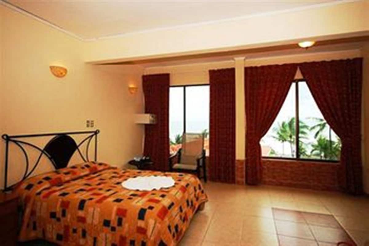 Superior Quadruple Room | 1 bedroom, in-room safe, free WiFi, bed sheets