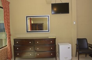 1 bedroom, in-room safe, free WiFi, bed sheets