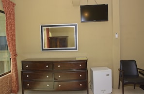 1 bedroom, in-room safe, free WiFi, bed sheets