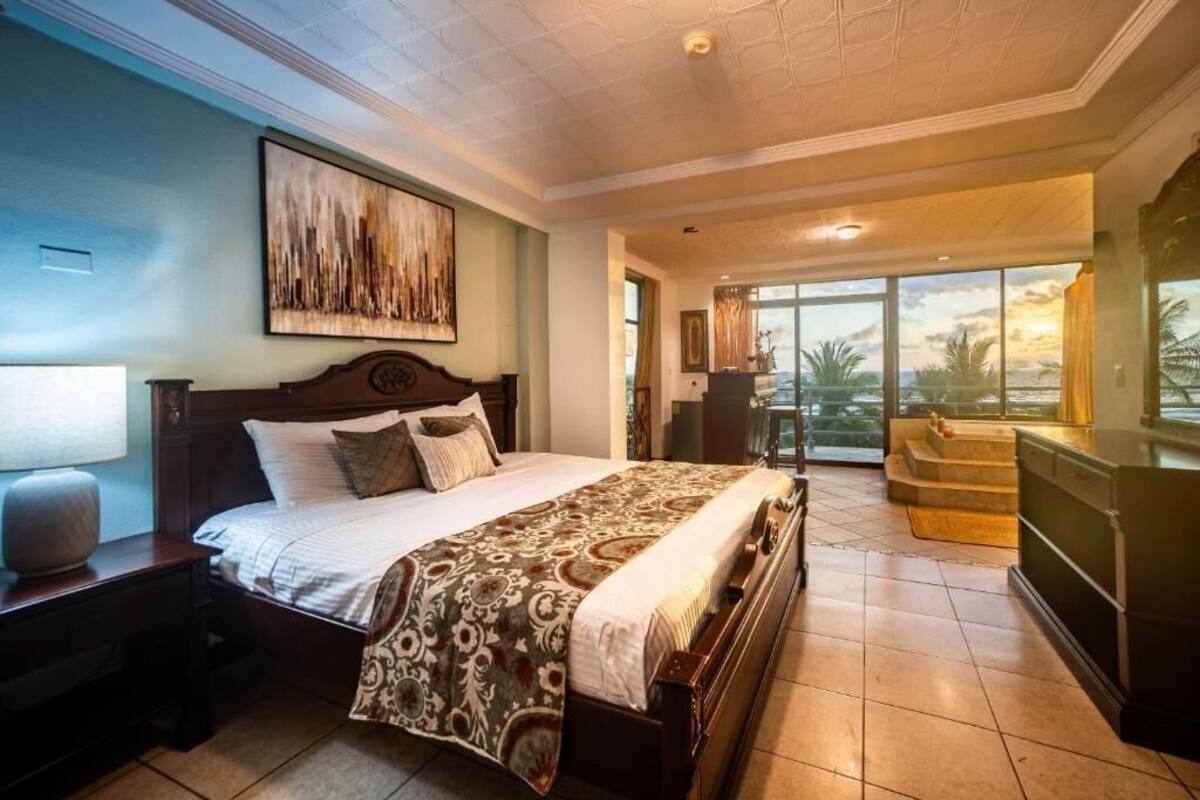 Suite, 1 King Bed, Ocean View | Premium bedding, down duvets, Tempur-Pedic beds, in-room safe