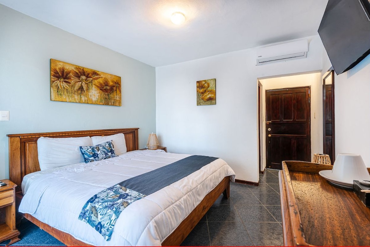 Superior Double Room, 1 King Bed | Premium bedding, down comforters, Tempur-Pedic beds, in-room safe