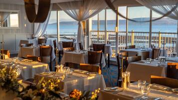 Petit déjeuner complet (19.95 EUR par personne)