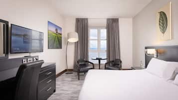 Premium bedding, desk, iron/ironing board, free WiFi