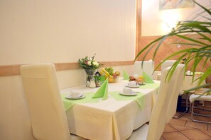 Breakfast area - City Hotel West (Frankfurt)