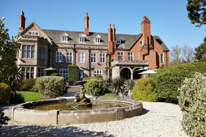 Fountain - Rothley Court Hotel by Greene King Inns (Leicester)