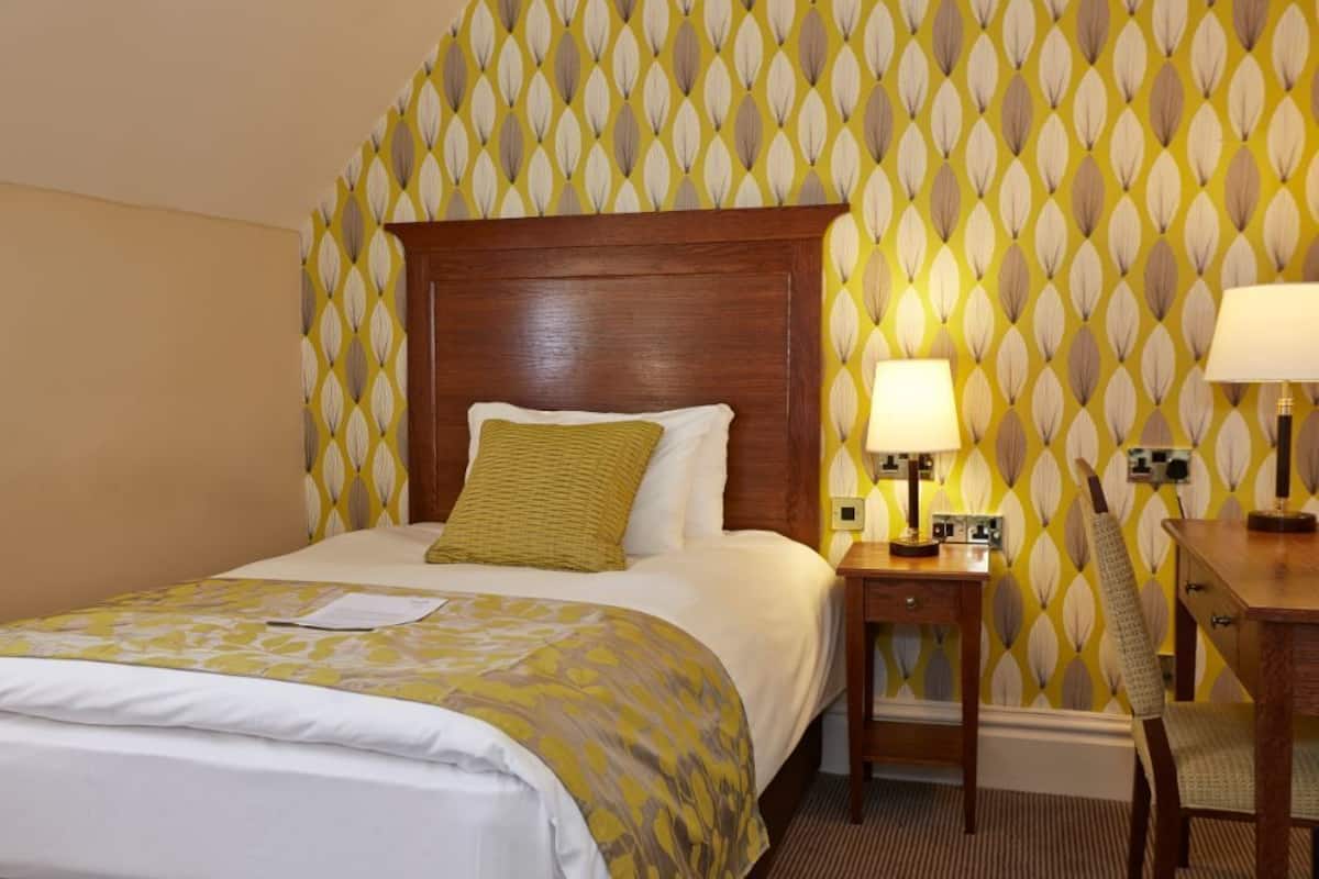 Single Room | Desk, iron/ironing board, free cots/infant beds, free WiFi