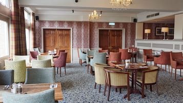 Breakfast, lunch, dinner served; international cuisine